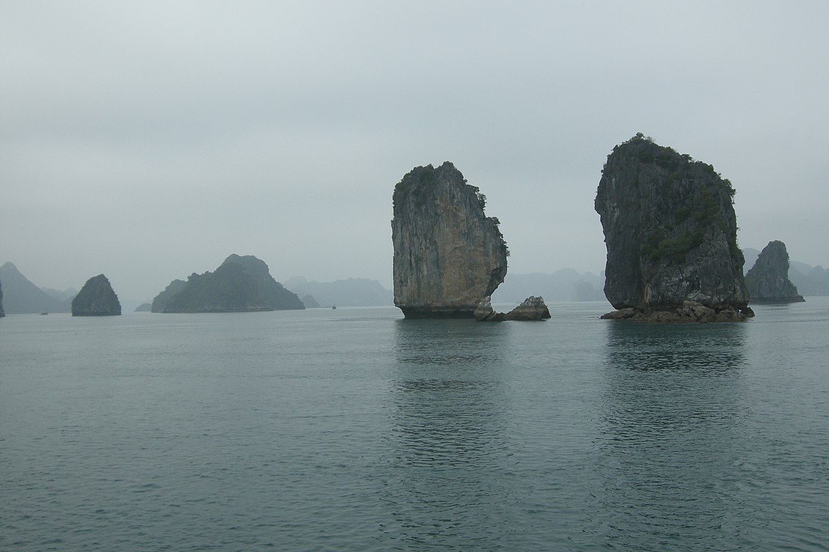 Report: Vietnam's 'Kissing Rocks' at Risk of Collapse