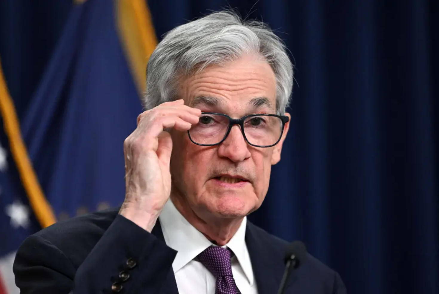 US Fed Cuts Interest Rates, Sending Markets Downward