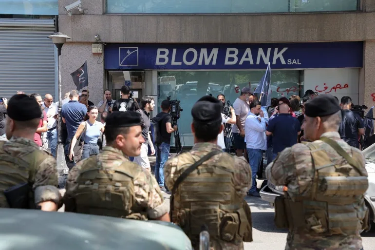 Woman Holds up Beirut Bank with Activists to Withdraw Savings post image