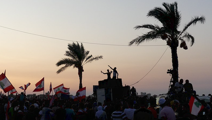 Lebanon: Protesters Vandalize Banks, Demand Their Money Back post image