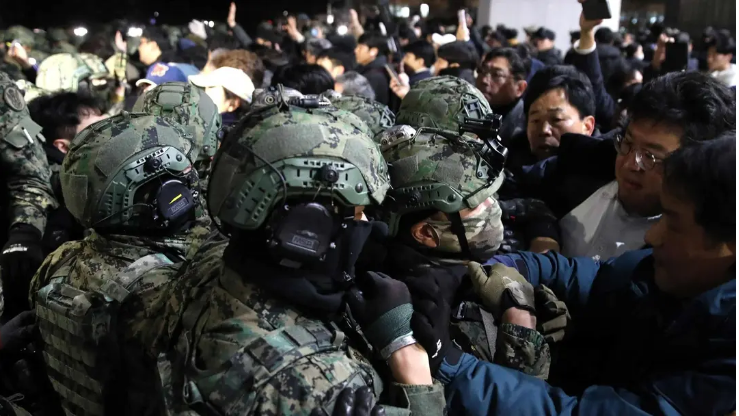 South Korea: Police Raid Presidential Office, Ex-Minister Attempts Suicide post image